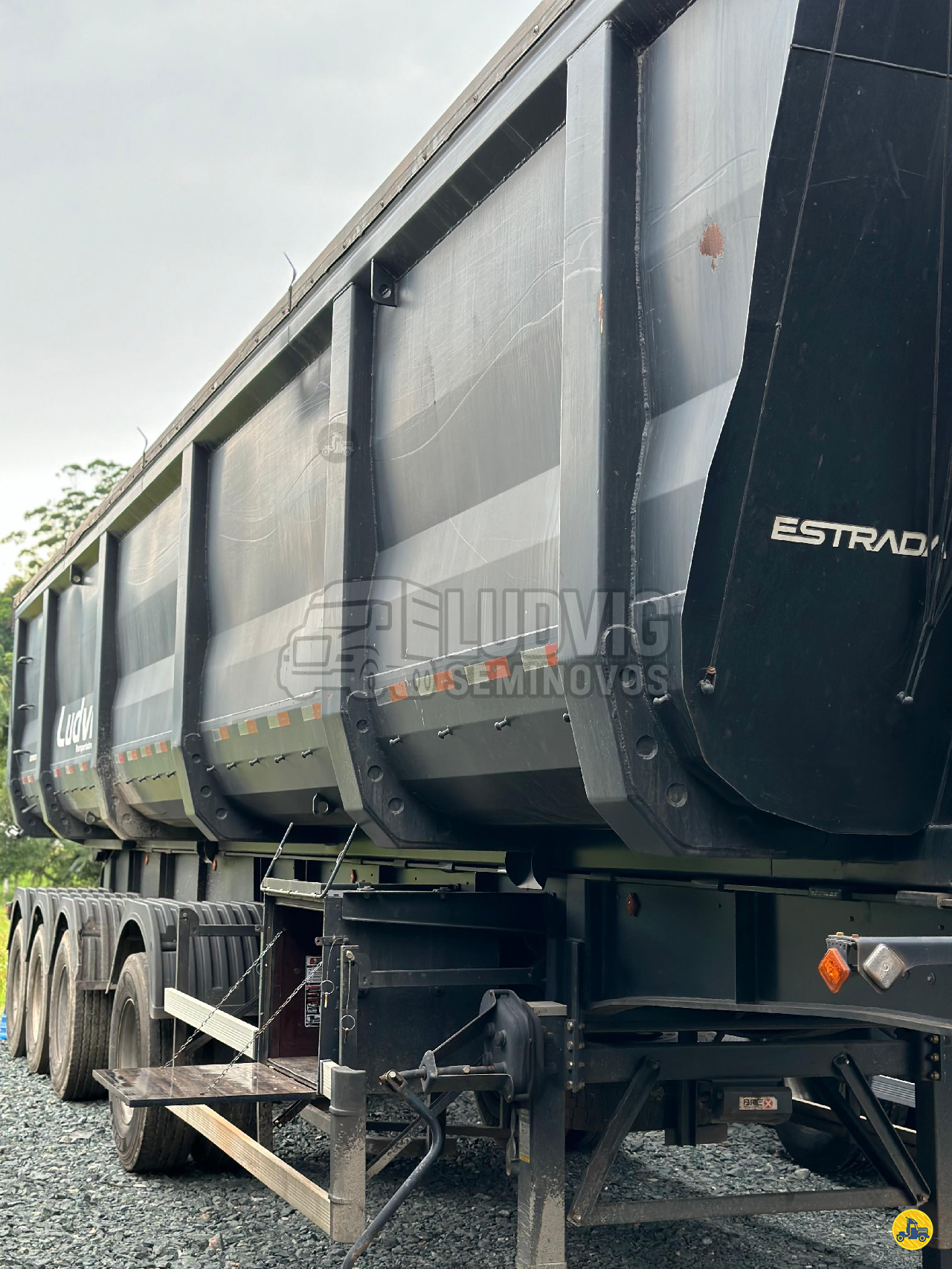 CARRETA SEMI-REBOQUE BASCULANTE Ludvig Seminovos JOINVILLE SANTA CATARINA SC